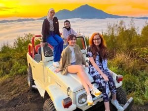 Trekking Gunung Batur dan Tour Jeep di Bali Ramah Muslim